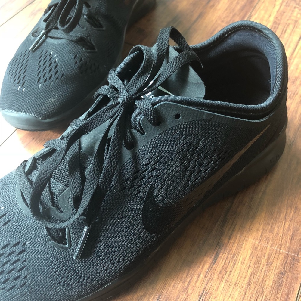 EUC [Nike] Free Runs 5.0